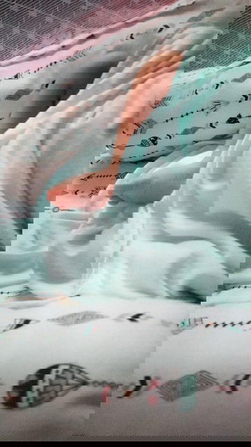 Moms mau nanya dong,,body care untuk new born yang bagus apa ya?? Soal nya aku gg pakein apa2