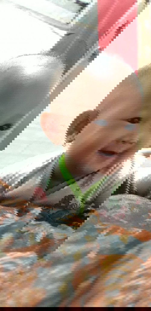 mengoceh dan berteriak