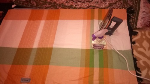 Kehamilan 5 minggu, boleh tidak nyetrika lesehan d lantai tanpa meja setrika?