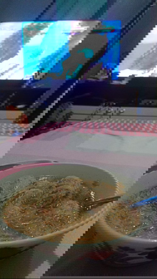 Hamil muda makan bakso