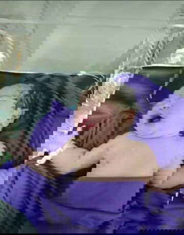 Puji Syukur, saya sdh melahirkan baby girl, dgn prsalinan SC. Smngat yah bunda" yg sdg mnggu