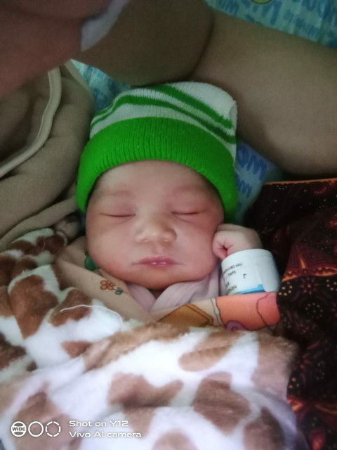 Alhamdulillah dede saya lahir dengan selamat bun,  pada hari jum'at tanggal 1 januari 2021.