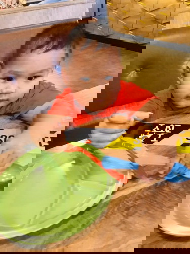 น้องสองขวบครึ่งจะให้เลิกดูดขวดนมเร็วไปใหมครับ