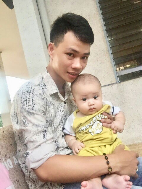 Uốn Cây từ thuở  còn non
Dạy con từ thuở con còn thơ ngây