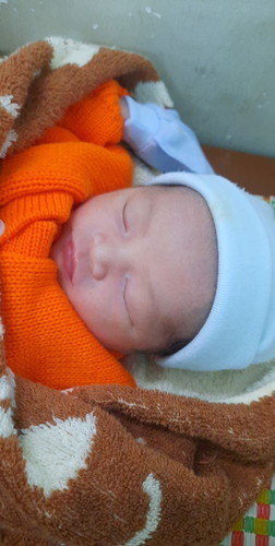 Các mom cho em hỏi.Em sinh được 3 ngày.bé ti rất ít,ngày thứ 3 bé không tiêu hay ị.giúp em với ạ