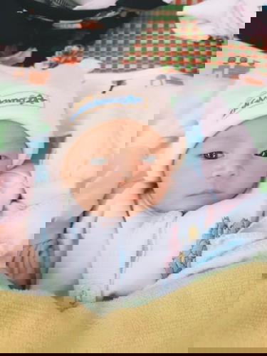 Làm sao để sữa về nhiều các mom ơi. Em ít sữa quá,bé bú không đủ, bé nay được 1tuân tuổi rồi mom