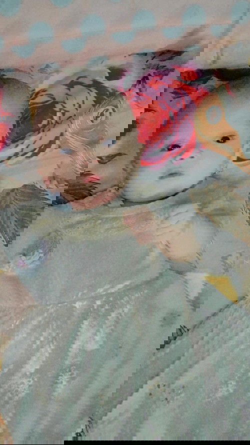 Ank sya udah 4 bulan lahir prematur itu baru bisa masukiin tangan kemulut sama diajak bicara dijwb