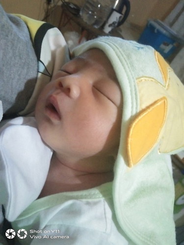 Mga mamsh.. may gising pa po ba? 3days old po baby boy ko,ilang oras po ba bago padedehin ulit?