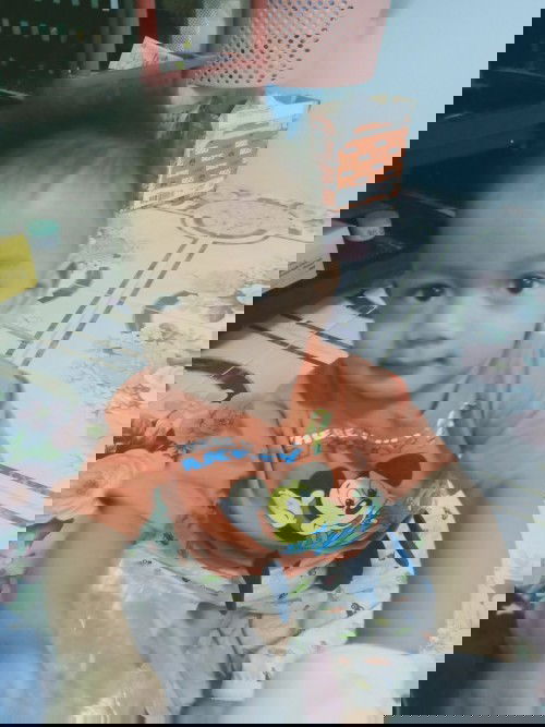 อยากถามแม่ๆว่าลูกๆของแม่ๆมีเหงื่อออกตามหัวตามตัวกันบ้างไหม๋ลูกบ้านนี้อากาศหนาวก็มีเหงื่ออกและมากด้วย