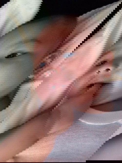 Lagi hobie ngemut jari,mainan lidah,dan ludah