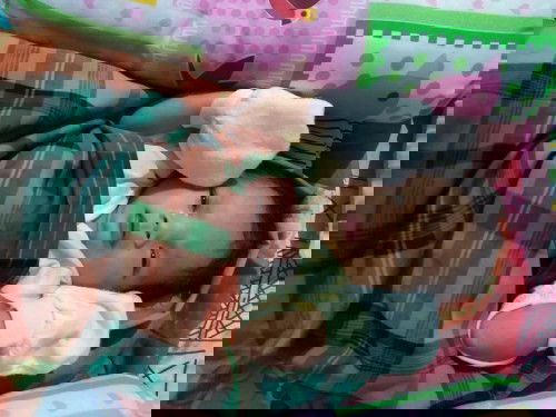 Cara mengatasi nafas bayi yg grok2, dan juga bayi yg sering muntah