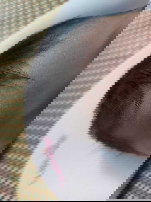 Em bé 1 tháng tuổi