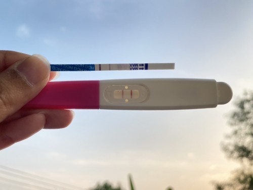 ขึ้น 2 ขีด แบบนี้คือท้องไหมค่ะ ..??