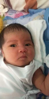 Need help normal po ba ung ganyan eyes ng bago panganak na baby??