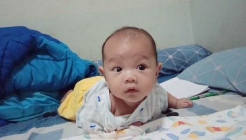 สอบถามแม่ๆหน่อยค่ะ น้องจะเริ่มคว่ำเองได้ตอนกี่เดือนขึ้นไปคะ