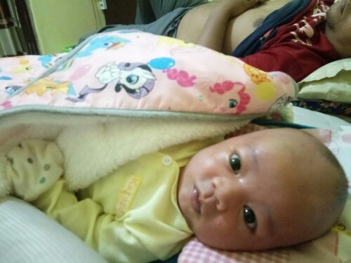 Anak bayi 17 hari ga mau dibedong