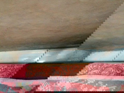 Nasa gilid na po ng kama si baby