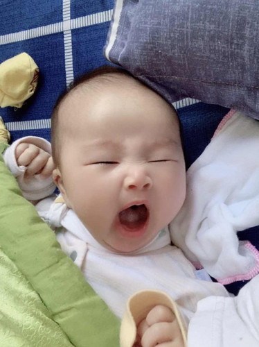 Bé nhà mình 2 tháng rồi mà được có 5kg, vậy có bé quá k các mom, mk sinh con lần đầu chưa có nhiều kinh nghiệm😞😞😞