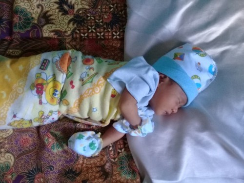 Anak aku suka tidur miring