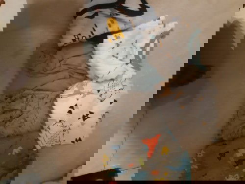 Berbagi barang bayi bekas pakai