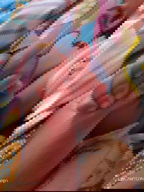 Fakta/mitos memangku bayi saat magrib