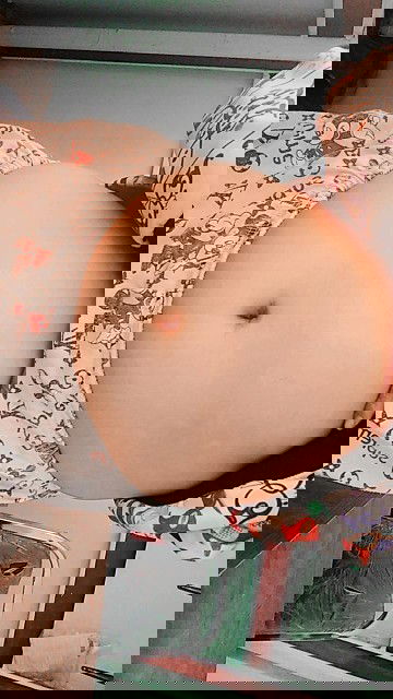 สวนตัวเป็นคนมีพุงยุ่เเร้ว    ท้องได้10วีค เเบบนี้ท้องใหญ่ไปใหมค้ะ  เห็นได้ชัดเรยว่าท้องออกเยอะมาก#ขอ