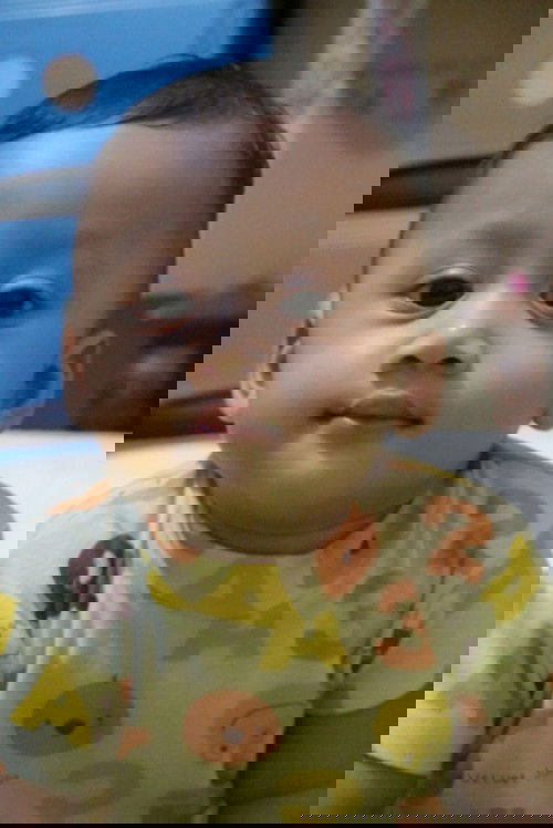 Bayi 8 bulan belum bisa merangkak & anggong2, apakah perkembangannya lambat ?