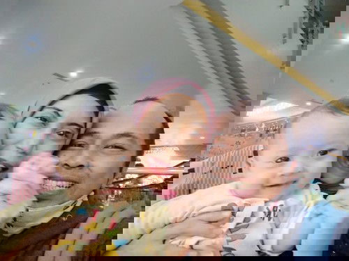 Senang suami bisa pulang saat weekend