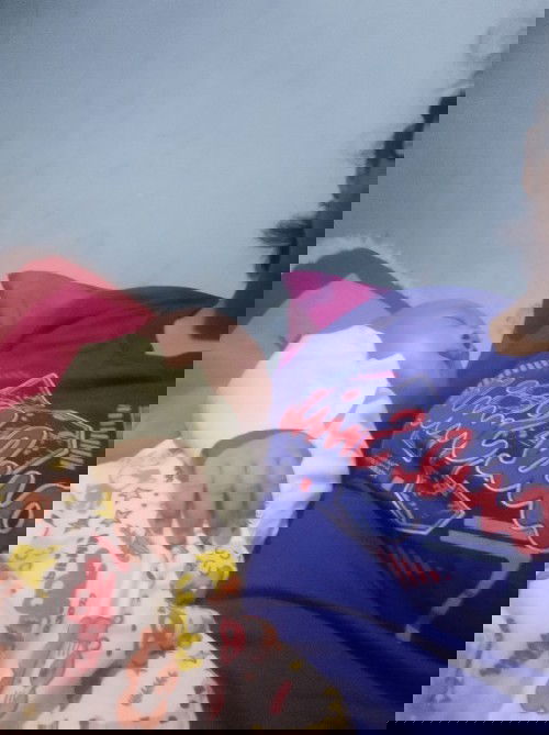 baby tidur di pangku