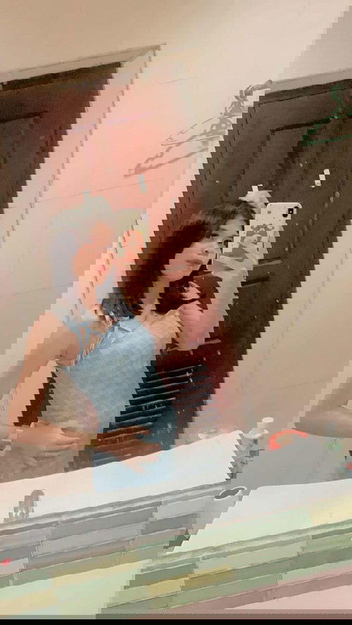 ท้อง 19 week  รู้สึกดิ้นเก่งมาก เเม่ตัวเล็กหน้าท้องบาง เเต่บางทีก็ปวดหลังเวลานอน กรดไหลย้อนบางครั้งง. เเต่ช่วงนี้เเม่ยังติดเที่ยวกลางคืนนิดหน่อย 😹😁🇨🇦🇨🇷