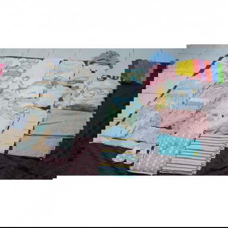 Perlengkapan baju bayi.