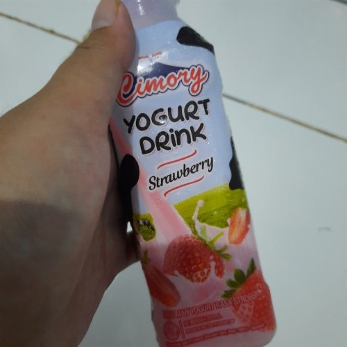 Minum yogert Cimory