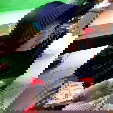 anak pertama saya 4th 7bln.berat badan 15kg dan tinngi 100cm.diaplikasi harusnya brat 17kg  aman g y