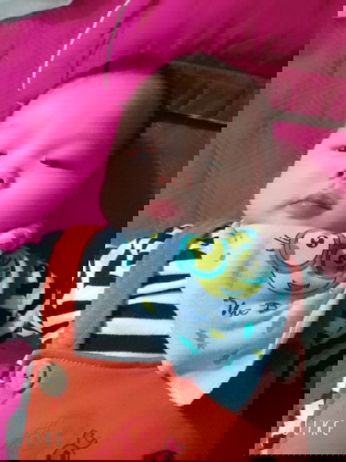 Cả nhà cho e hỏi bé nhà e 4m15d mà bị kho khè phải dùng thuốc j mà có nguy hiểm k ạ