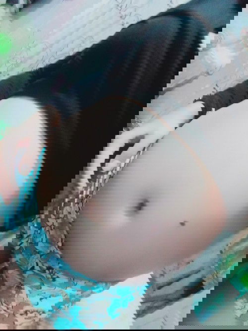 Ano po kayang maganda name sa baby girl ko? 
A.Alianah Miya
b.Alianah Aniah Miya