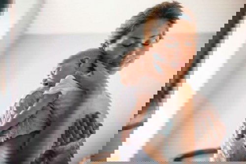 Melentangkan kepala dan dada apakah normal?