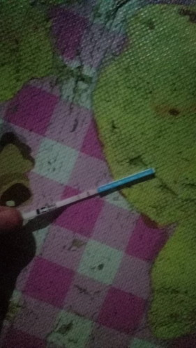 Mau tanya bun,saya baru tes pakai tespek dan hasil garis 2,tapi yg satunya samar apa ini hamil bunda