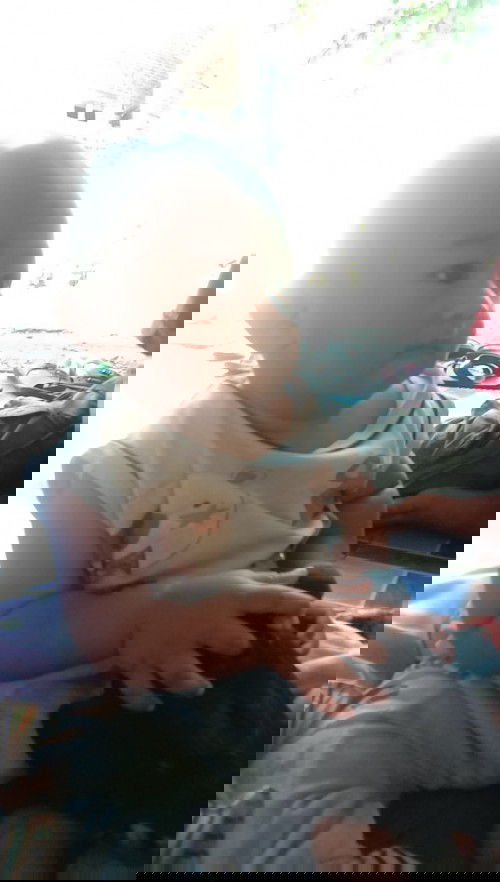 Anak sering nangis tapi matanya masih merem, dibanguni sekalian malah nangisnya tambah kenceng