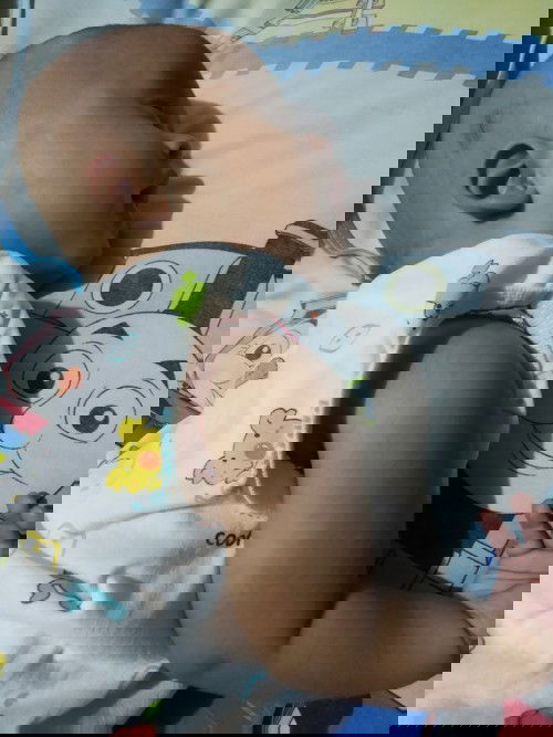 bayi 2bulan tidur miring