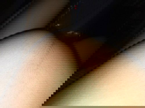 Bầu bì. Ck đi làm có tiền thì cho bạn bè mượn hết. Mẹ ck ko thương giờ thành mẹ đơn thân. Thương con