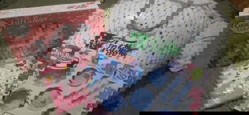 New & preloved ( banyak kado yang sama )