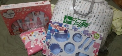 New & preloved ( banyak kado yang sama )