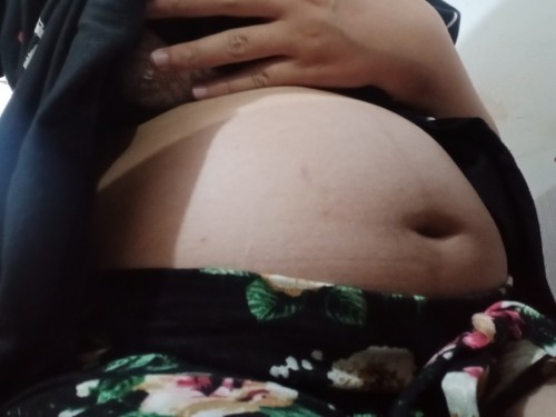 Hi mga momsh! Mag 5 months preggy na po ako sa 26. Normal po ba na maliit mag buntis? ##1stimemom