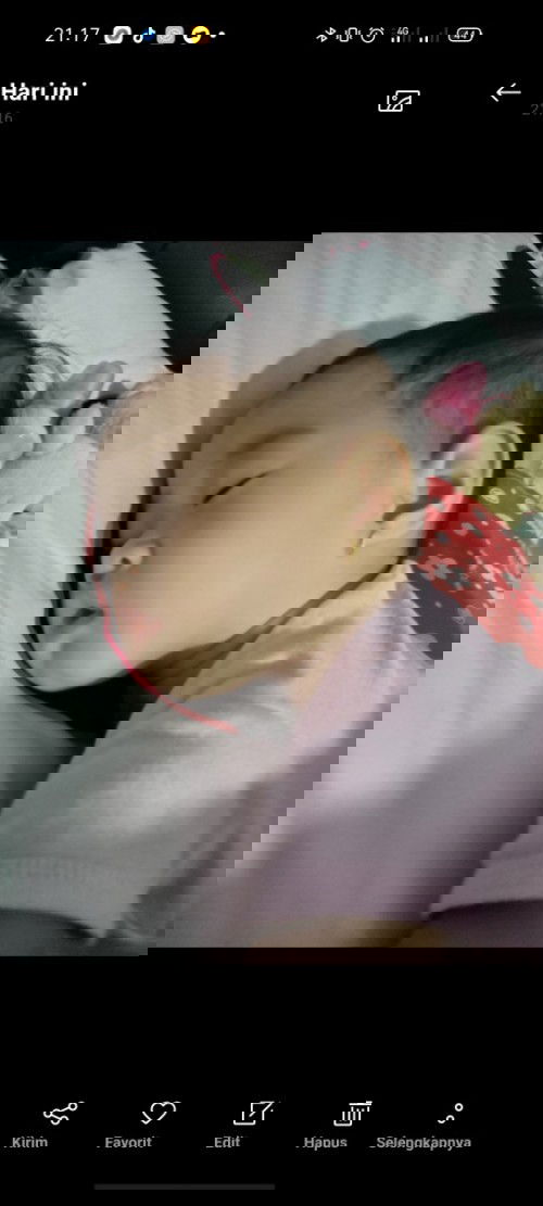 Moms  gimana sih cara mengatasi demam pada anak