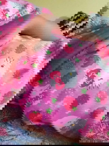 Perut sya di bagian bawah terasa sakit kalau di buat bergerak, apa itu hal yg wajar?? apa solusinya?
