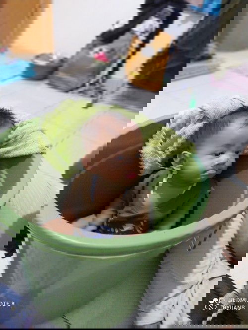 BAYI USIA 8 BULAN BELUM BISA DUDUK SENDIRI