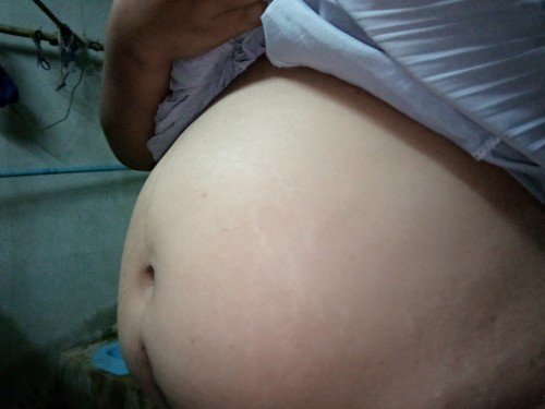 บ้านนี้ท้อง5เดือนเเล้วค่ะ ลองมาทายกันเล่นๆว่าท้องเเบบนี้ ญ รึ ช ท้อง2เเร้วจ้า