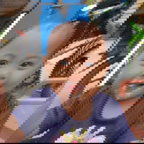 Lingkar kepala di bawah grafik