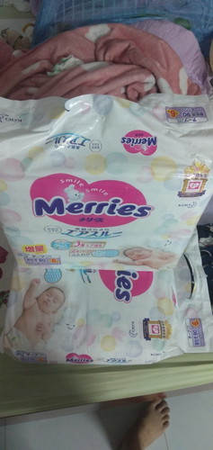 Em muốn pass 2 bịch tã dán merries size NB chưa sử dụng . 330k/ bịch . 630k cả 2 bịch .