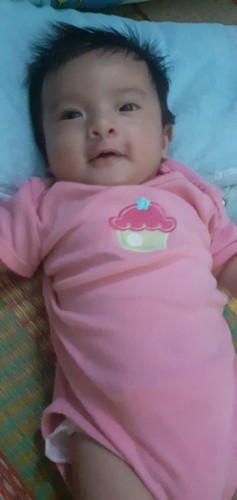 Con em 2 tháng mà khi bú cứ bị sặc sữa có mom nào bit cách giúp bé nhà e k ạ?